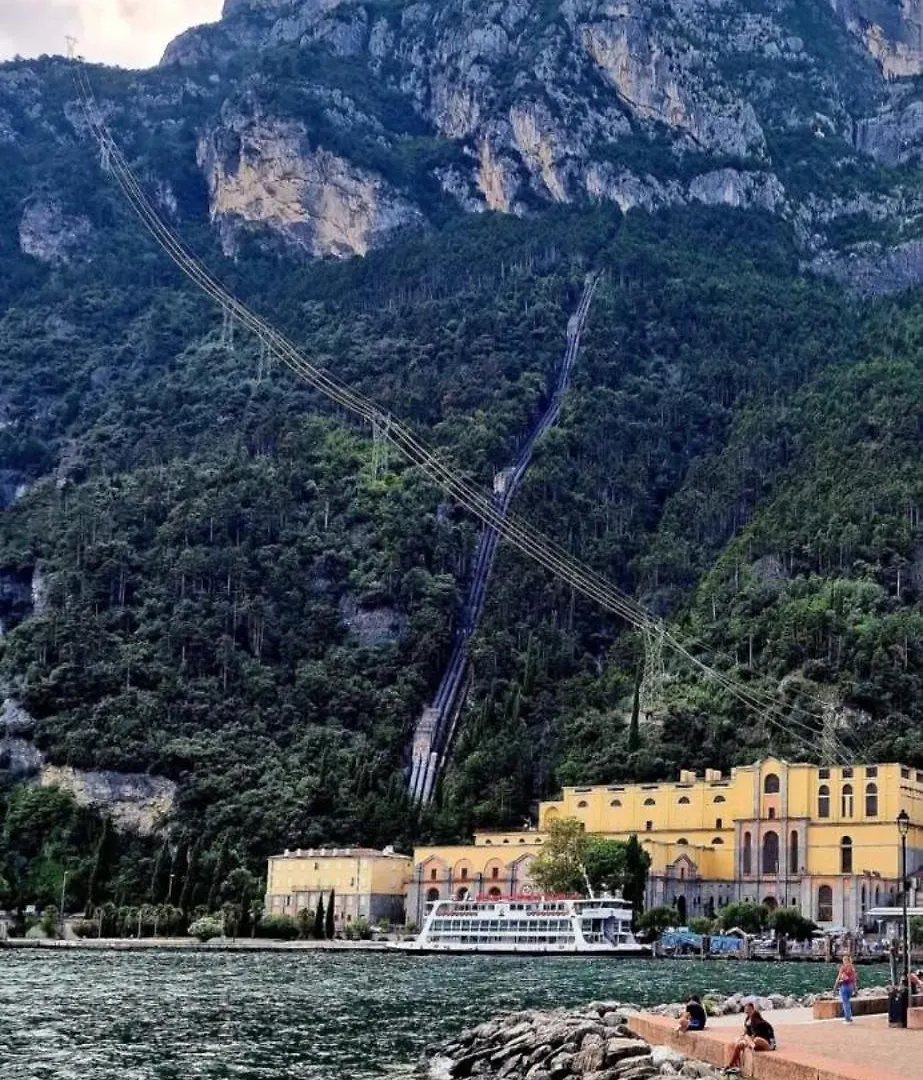 Di Fronte Al Lago Peschiera del Garda