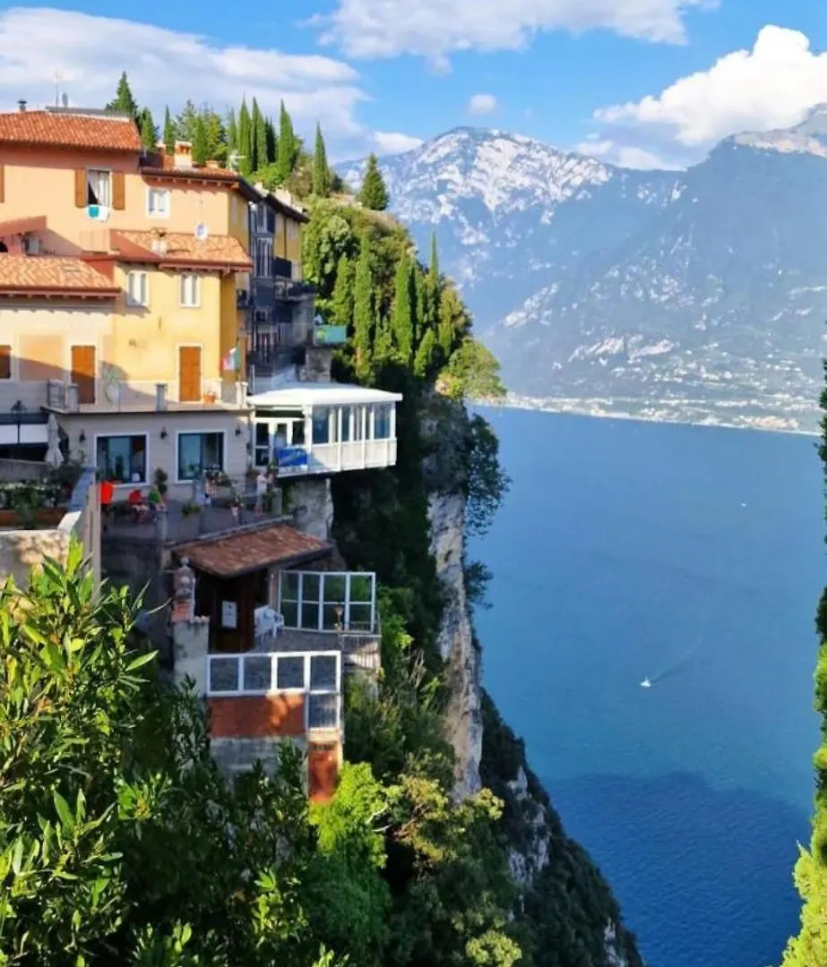 Di Fronte Al Lago Peschiera del Garda Olaszország