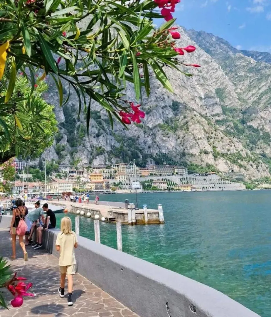 Di Fronte Al Lago Peschiera del Garda 0*,  Olaszország